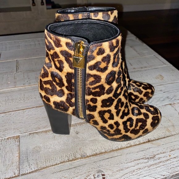 MICHAEL KORS leopard ankle boot - Picture 2 of 3